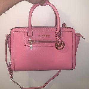Pink Michael Kors purse. 
Like new, clean condition. No stains.